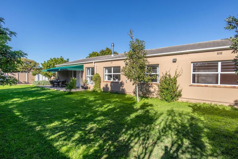 To Let 5 Bedroom Property for Rent in Kirstenhof Western Cape